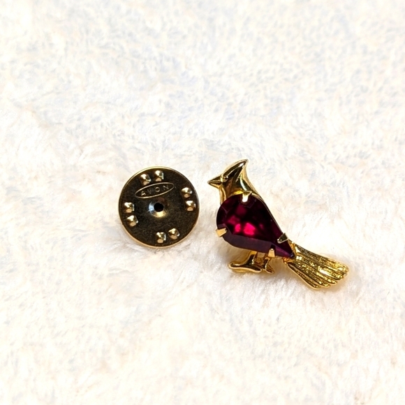 Vintage AVON Cardinal Bird Tac Lapel Pin - Picture 2 of 3